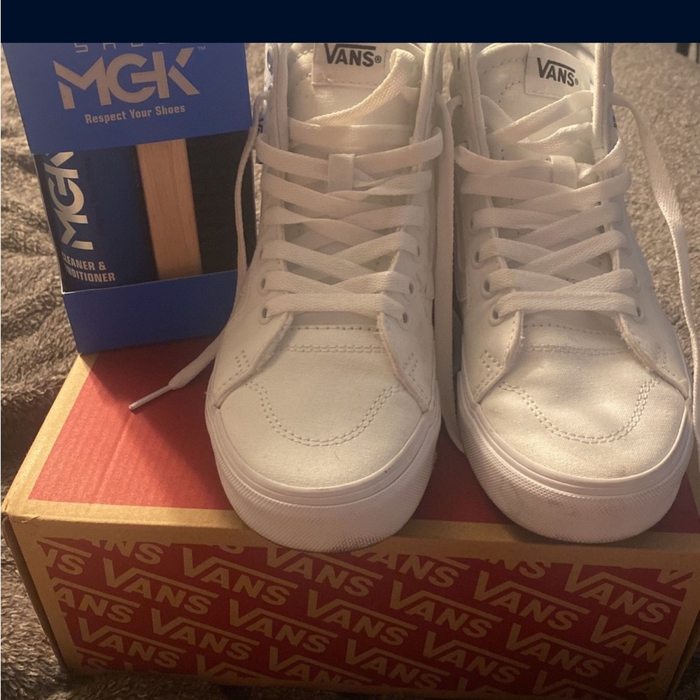 Woman’s Vans size 6